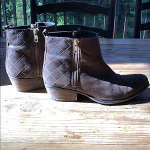 Steve Madden brown leather booties size8
